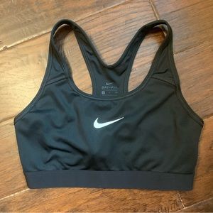 black nike sports bra